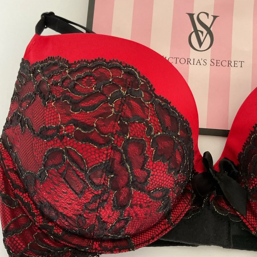 Victorias Secret Very Sexy Plunge Bra NWOT  size 34D